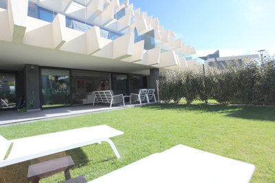 10-bb915d1cb19341576dcdc994b81ab9c5