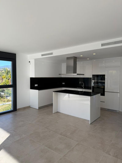 Image No.11-3 Bed Property for sale