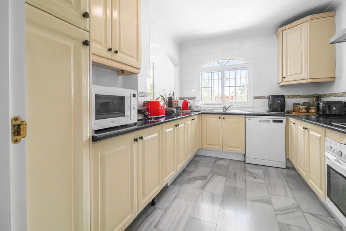 Image No.13-2 Bed Property for sale