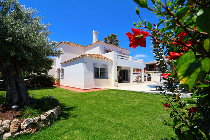 Image No.1-4 Bed Property for sale