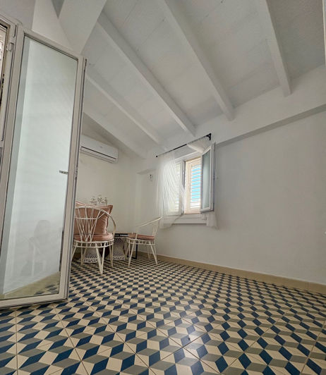 Image No.10-2 Bed Property for sale