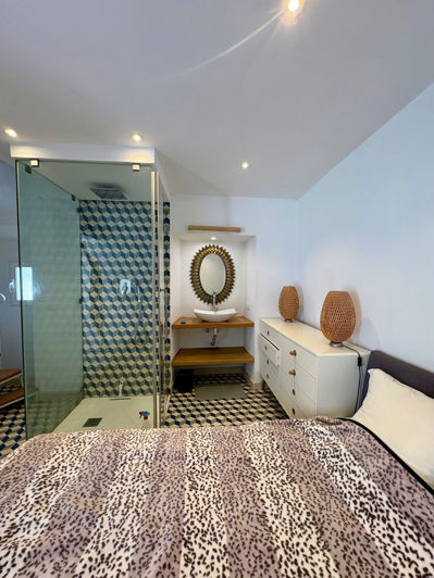 Image No.7-2 Bed Property for sale