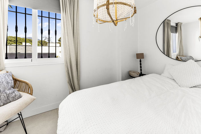 Image No.10-3 Bed Property for sale