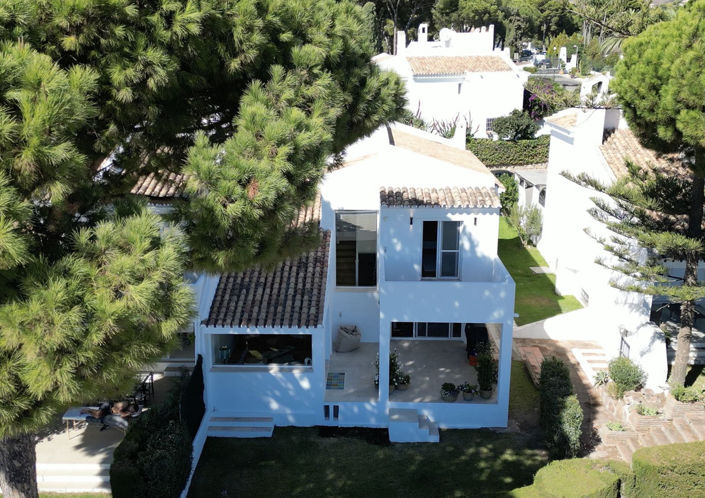 Image No.1-4 Bed Property for sale