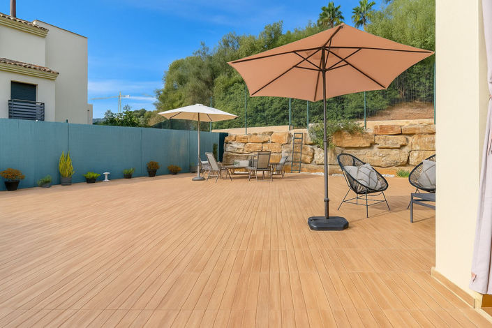 Image No.17-3 Bed Property for sale