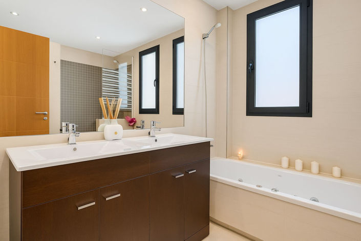 Image No.21-3 Bed Property for sale