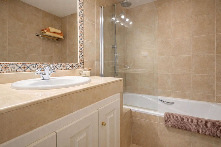 Image No.14-3 Bed Property for sale