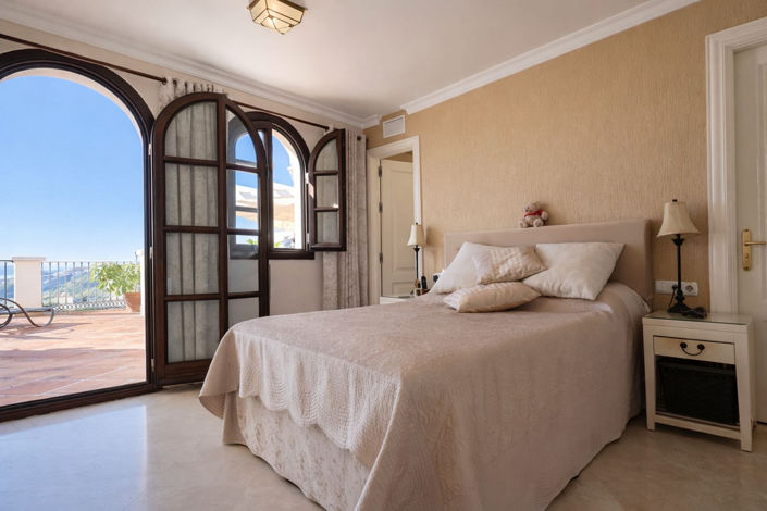 Image No.21-3 Bed Property for sale