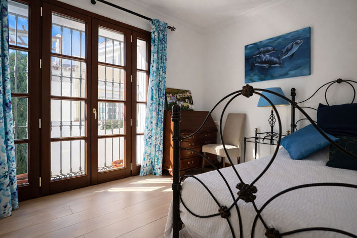 Image No.9-3 Bed Property for sale