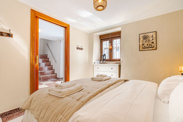 Image No.8-2 Bed Property for sale