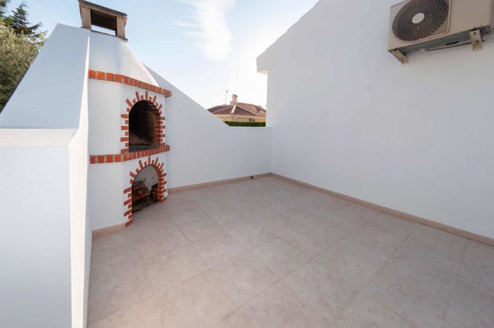 Image No.1-3 Bed Villa for sale