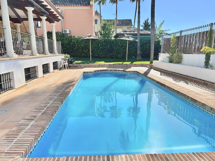 Image No.1-6 Bed Villa for sale