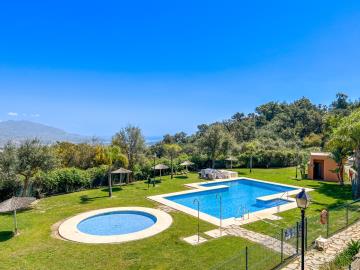 Appartement de 2 chambres à vendre à Elviria