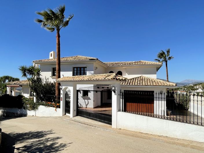 Image No.1-4 Bed House for sale