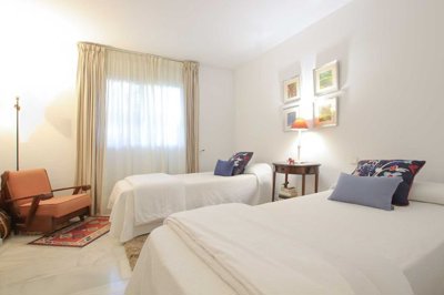 12-9d2414e6554ff283a7dbb3894364f2bd