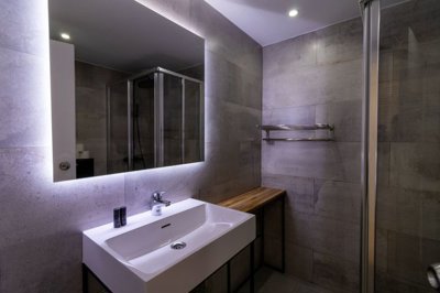 12-9d2414e6554ff283a7dbb3894364f2bd
