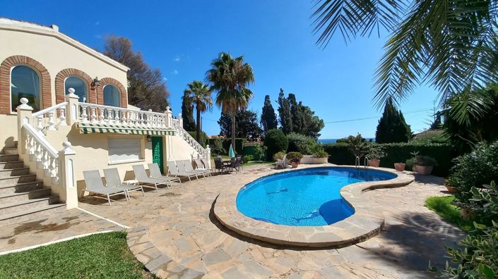 Image No.1-4 Bed House for sale