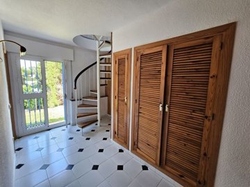 12-9d2414e6554ff283a7dbb3894364f2bd
