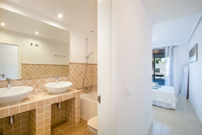 Image No.8-2 Bed Apartment for sale