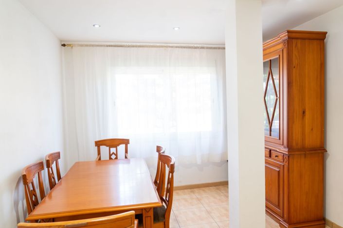 Image No.8-3 Bed House for sale