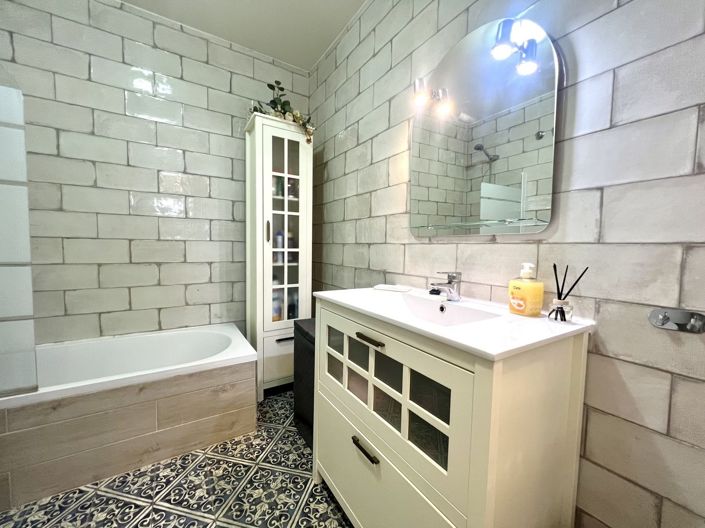 Image No.12-2 Bed Apartment for sale