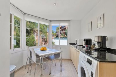 12-9d2414e6554ff283a7dbb3894364f2bd