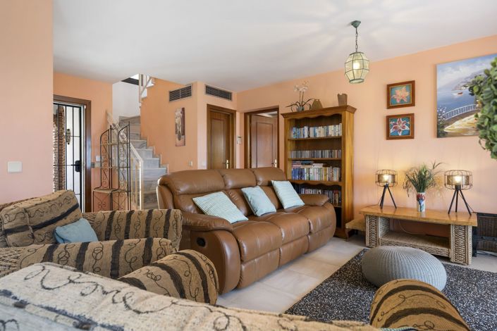 Image No.11-5 Bed House for sale