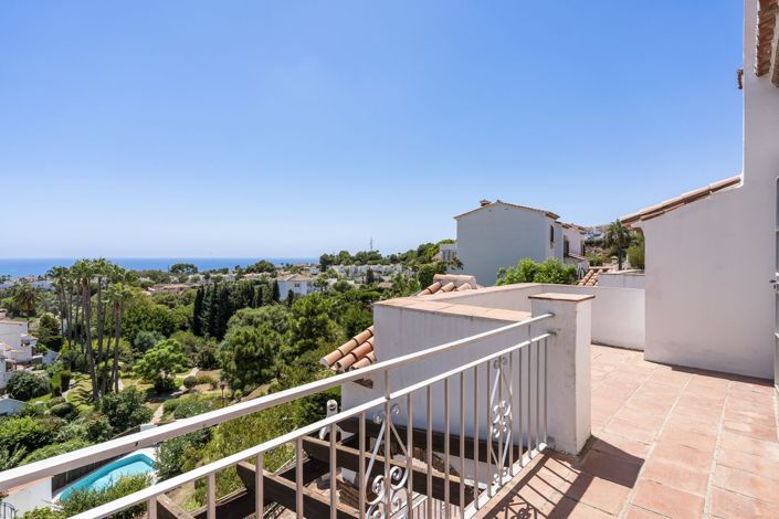 Image No.8-5 Bed House for sale