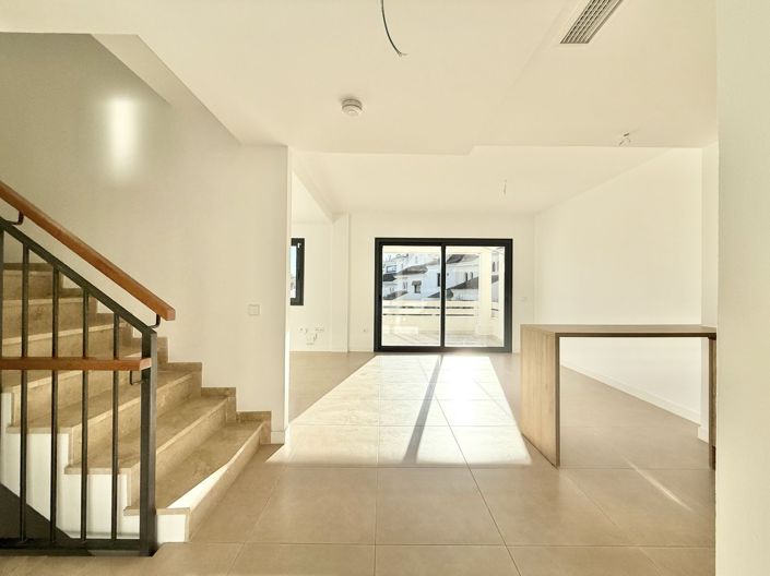 Image No.3-3 Bed Townhouse for sale