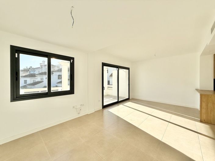 Image No.5-3 Bed Townhouse for sale