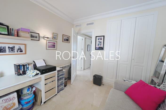 Image No.10-3 Bed Apartment for sale