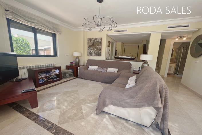 Image No.10-3 Bed Villa / Detached for sale