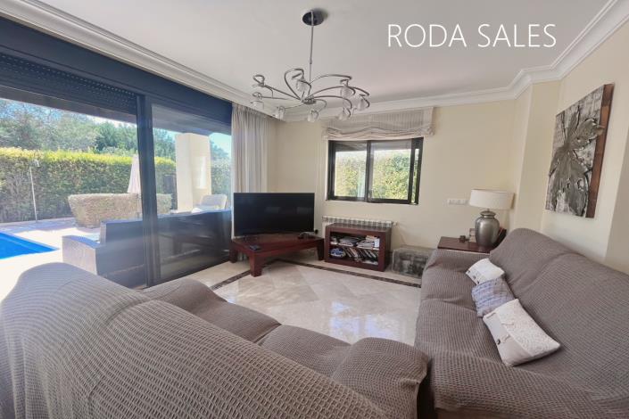 Image No.11-3 Bed Villa / Detached for sale