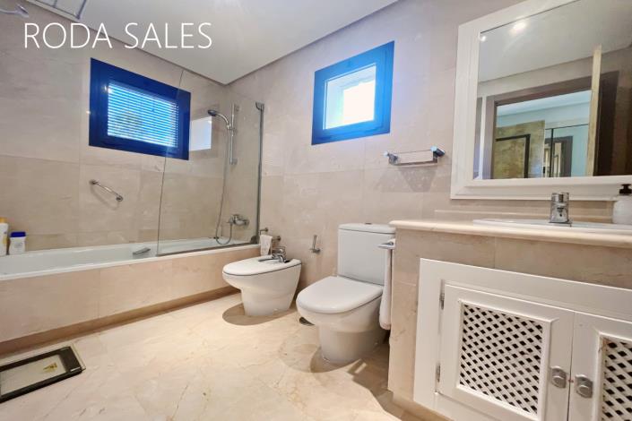 Image No.21-3 Bed Villa / Detached for sale