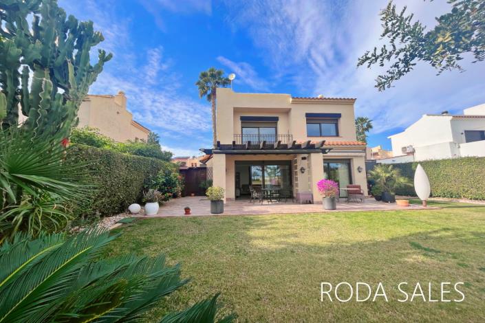 Image No.34-3 Bed Villa / Detached for sale