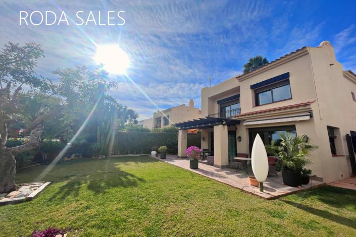 Image No.38-3 Bed Villa / Detached for sale