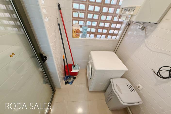 Image No.9-2 Bed Townhouse for sale