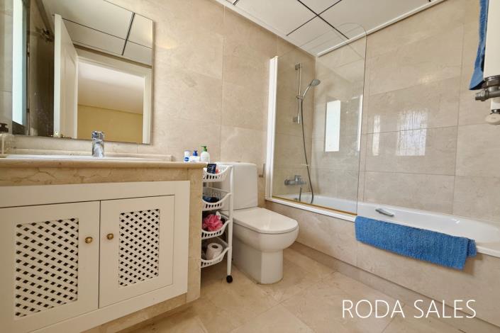 Image No.20-2 Bed Townhouse for sale