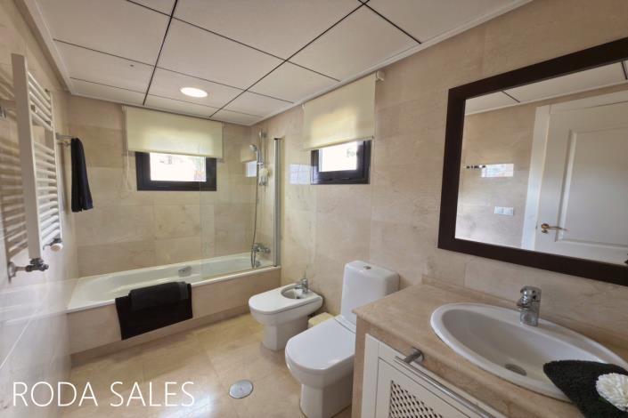 Image No.16-3 Bed Villa / Detached for sale