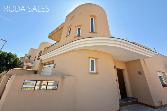 Image No.2-3 Bed Semi-Detached for sale