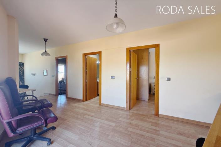 Image No.19-3 Bed Semi-Detached for sale