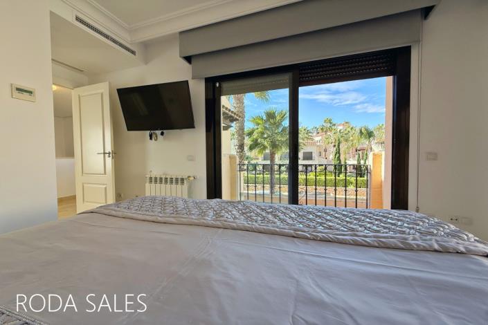 Image No.41-3 Bed Townhouse for sale