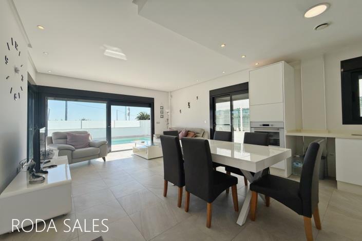 Image No.7-3 Bed Villa / Detached for sale