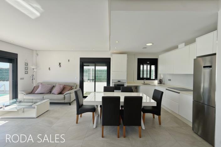 Image No.8-3 Bed Villa / Detached for sale