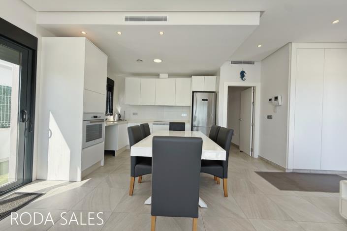 Image No.9-3 Bed Villa / Detached for sale