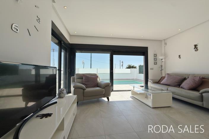 Image No.14-3 Bed Villa / Detached for sale