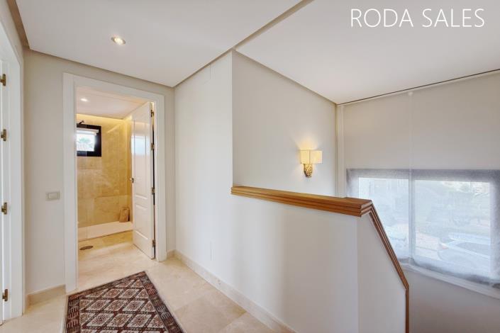 Image No.20-4 Bed Villa / Detached for sale