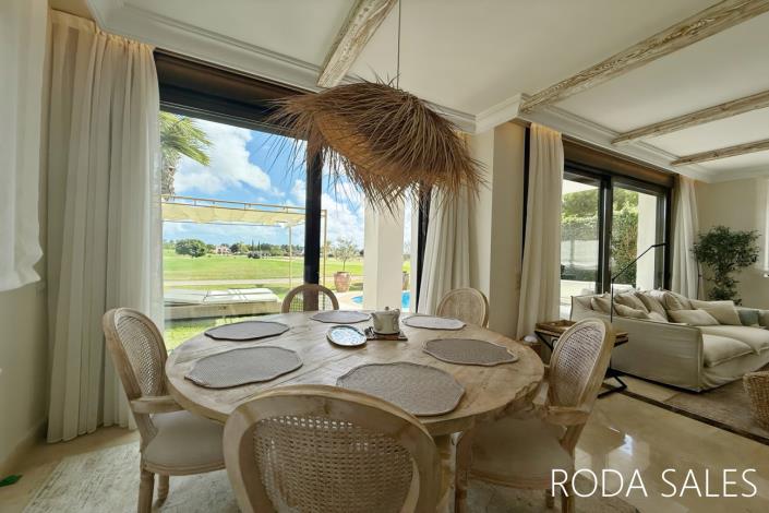 Image No.15-4 Bed Villa / Detached for sale