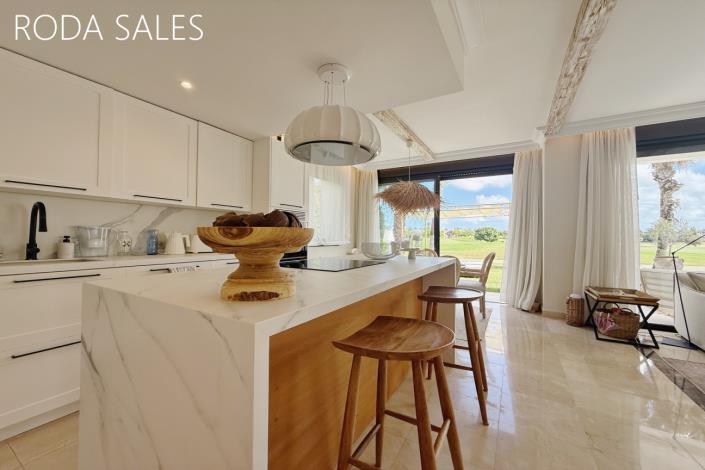 Image No.10-4 Bed Villa / Detached for sale