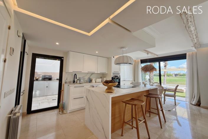 Image No.11-4 Bed Villa / Detached for sale